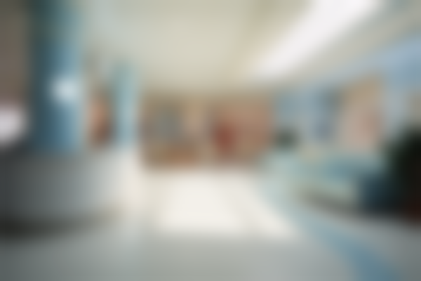 骄阳兰多半长期美容中心