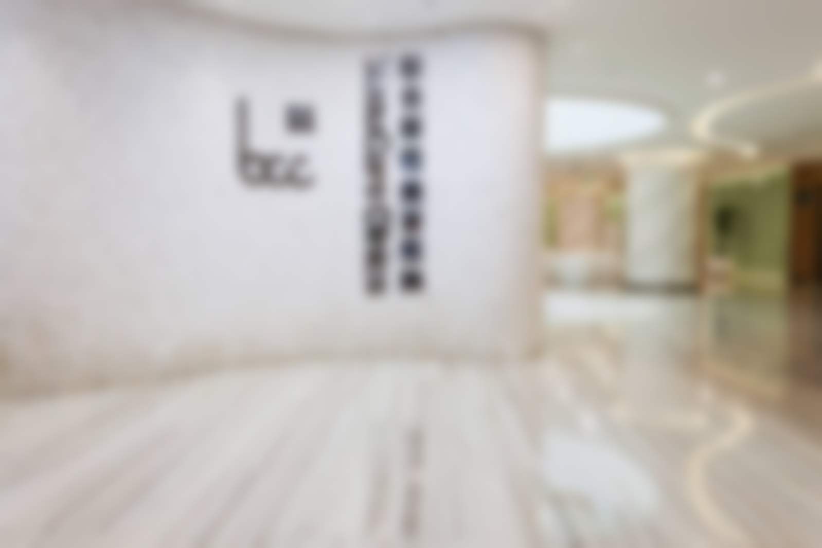 重庆联合丽格第五医疗美容医院张劲手术风格：专精经验与学术成就
